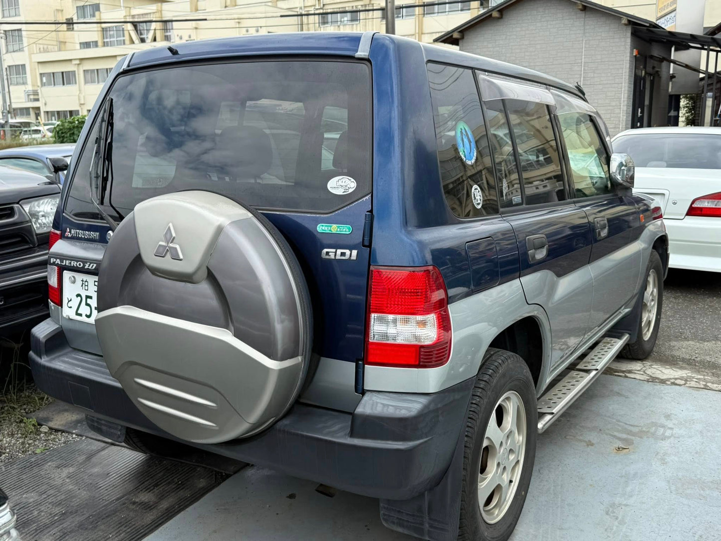 1999 Mitsubishi Pajero iO