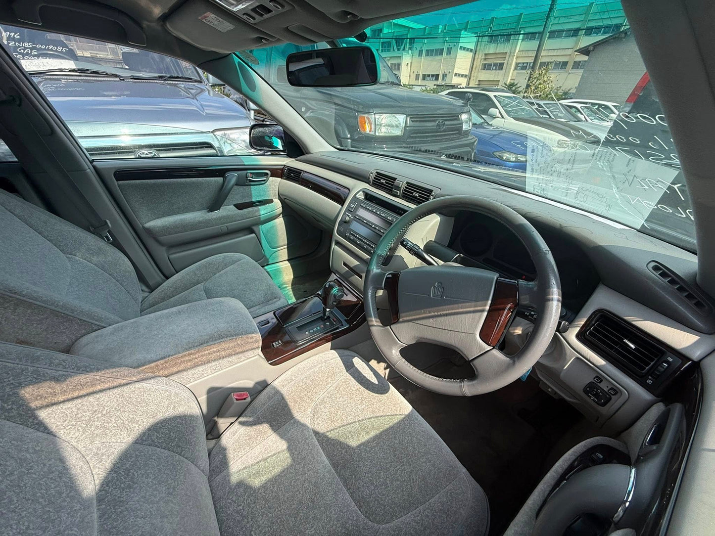 2000 Toyota Crown Royal Saloon