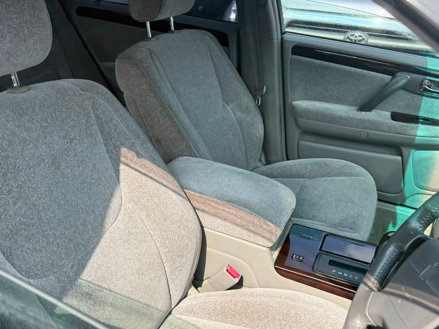 2000 Toyota Crown Royal Saloon