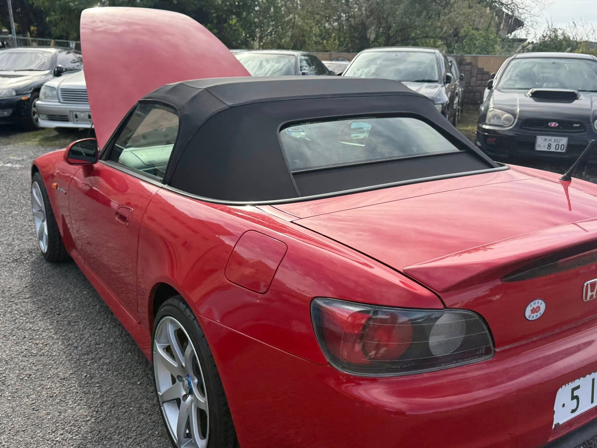 Une honda s2000 rouge est garée sur la route. photo – Image gratuite de Une honda s2000 rouge est garée sur la route. photo – Image gratuite de