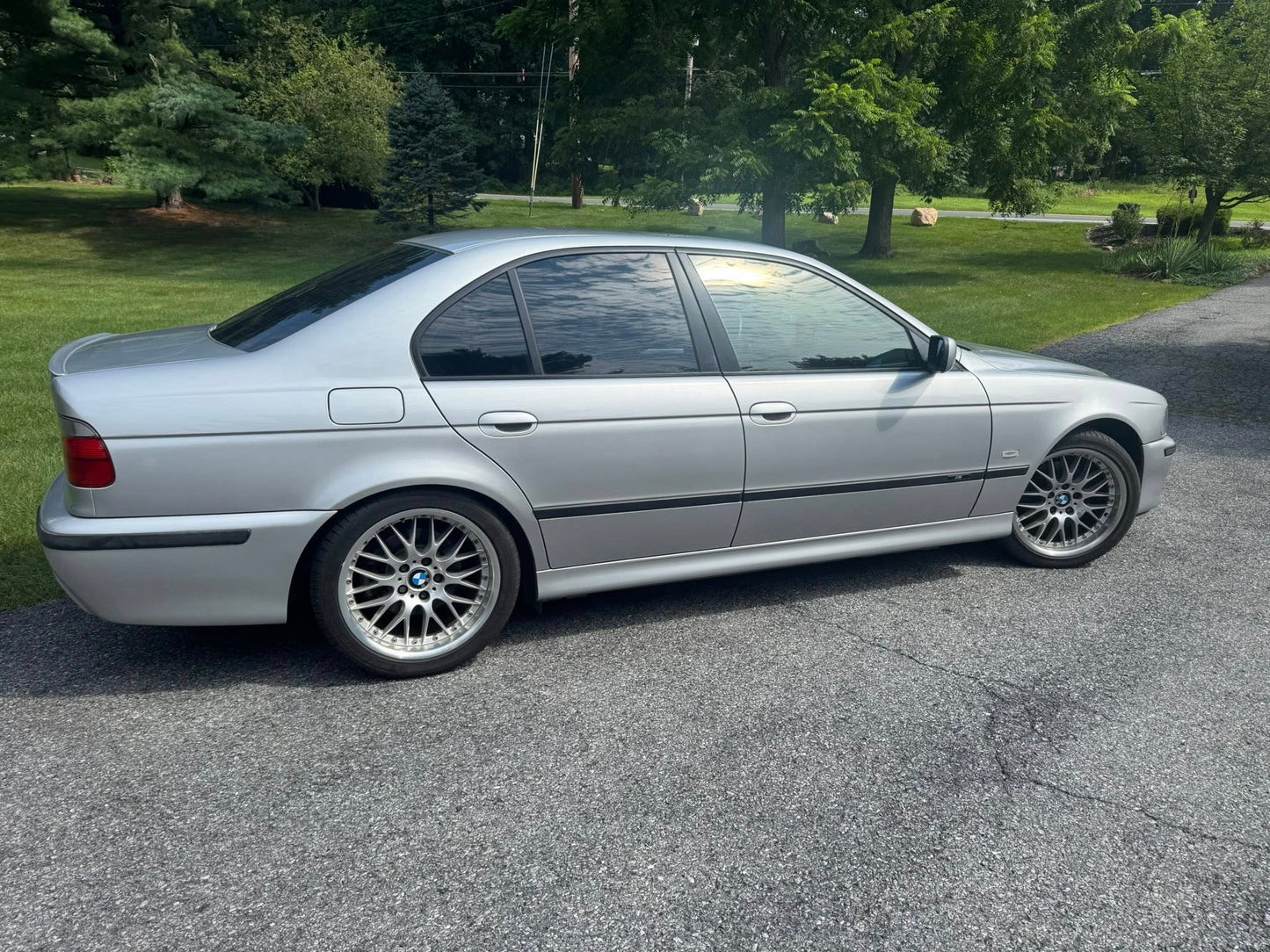2000 BMW E39 528i